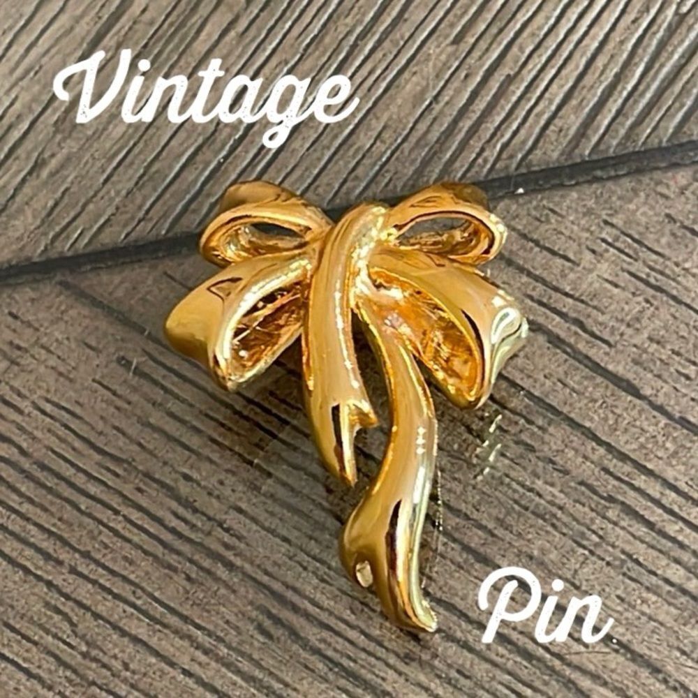Vintage Gold-tone Loopy Bow Pin